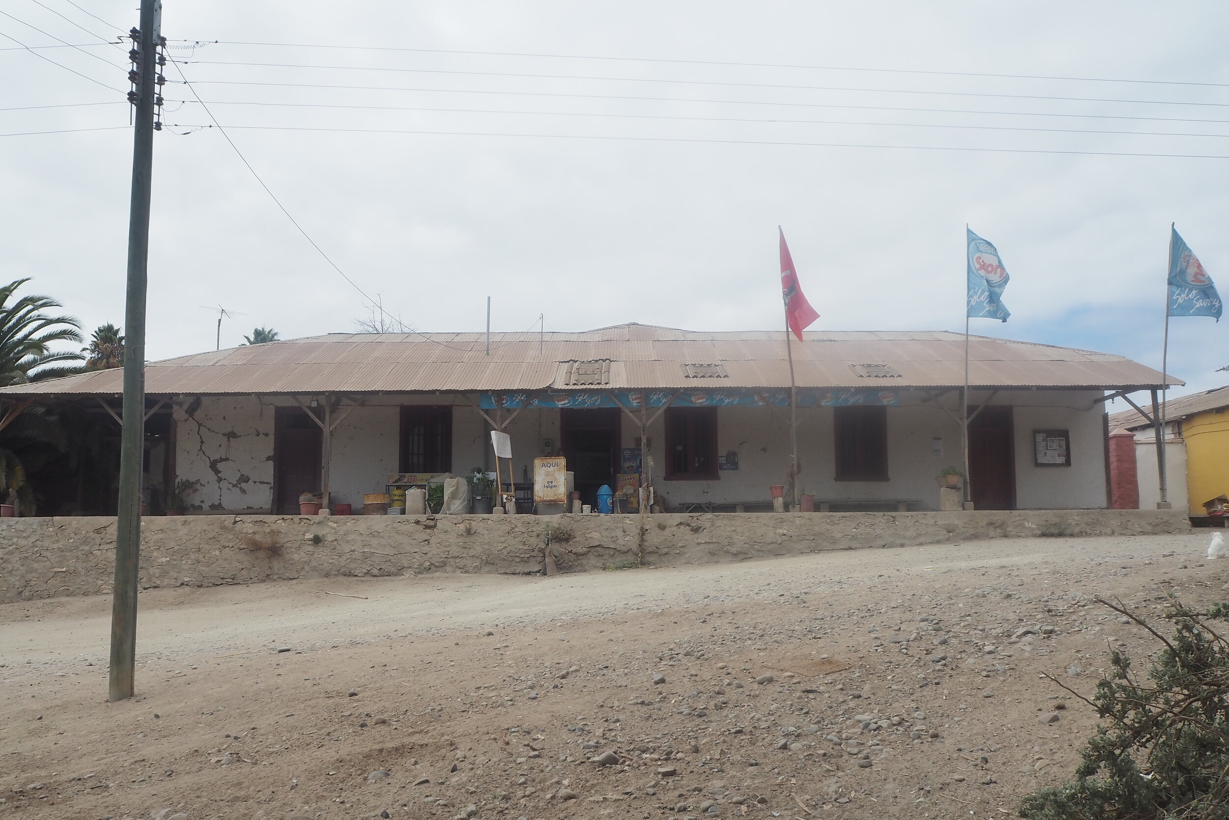Almacén y restaurante